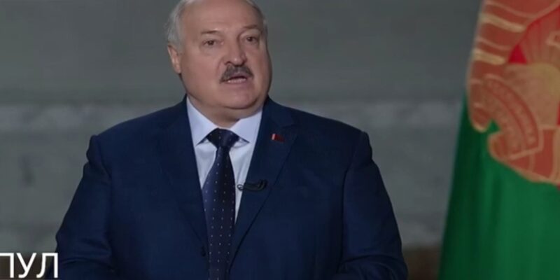 Лукашенко рассказал, что самое большое одолжение Путин и он сделают Украине, если применят против неё тактическое ядерное оружие.